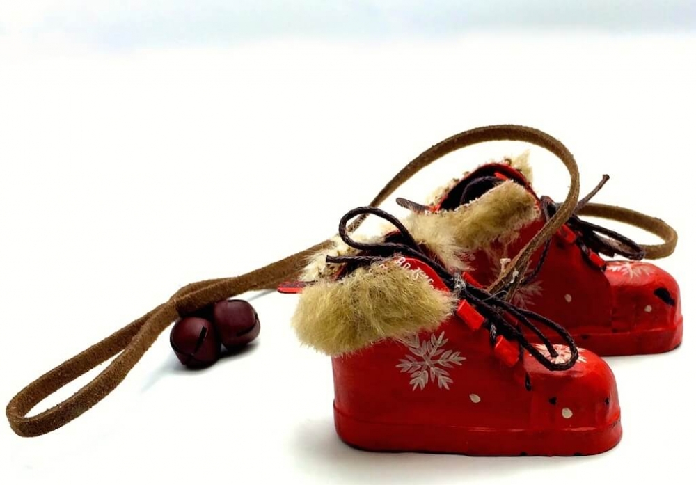χριστουγεννιάτικο-μεταλλικό-κρεμαστό-στολίδι-κόκκινα-μποτάκια-5-cm-giftland