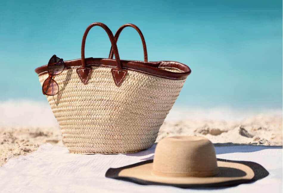 Τα 5 Must Have Αξεσουάρ Καλοκαιρινών διακοπών-Φροντίστε να έχετε μία τσάντα μαζί σας, για όλες τις ώρες της μέρας-giftland